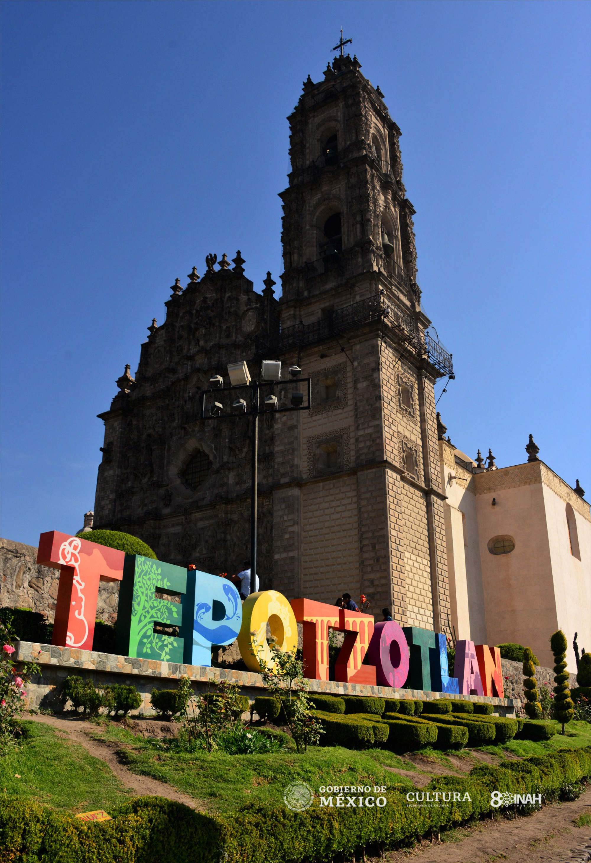 Piezas de mobiliario histórico que forman parte de una exposición sobre la sociedad novohispana en el Museo Nacional del Virreinato, en Tepotzotlán.